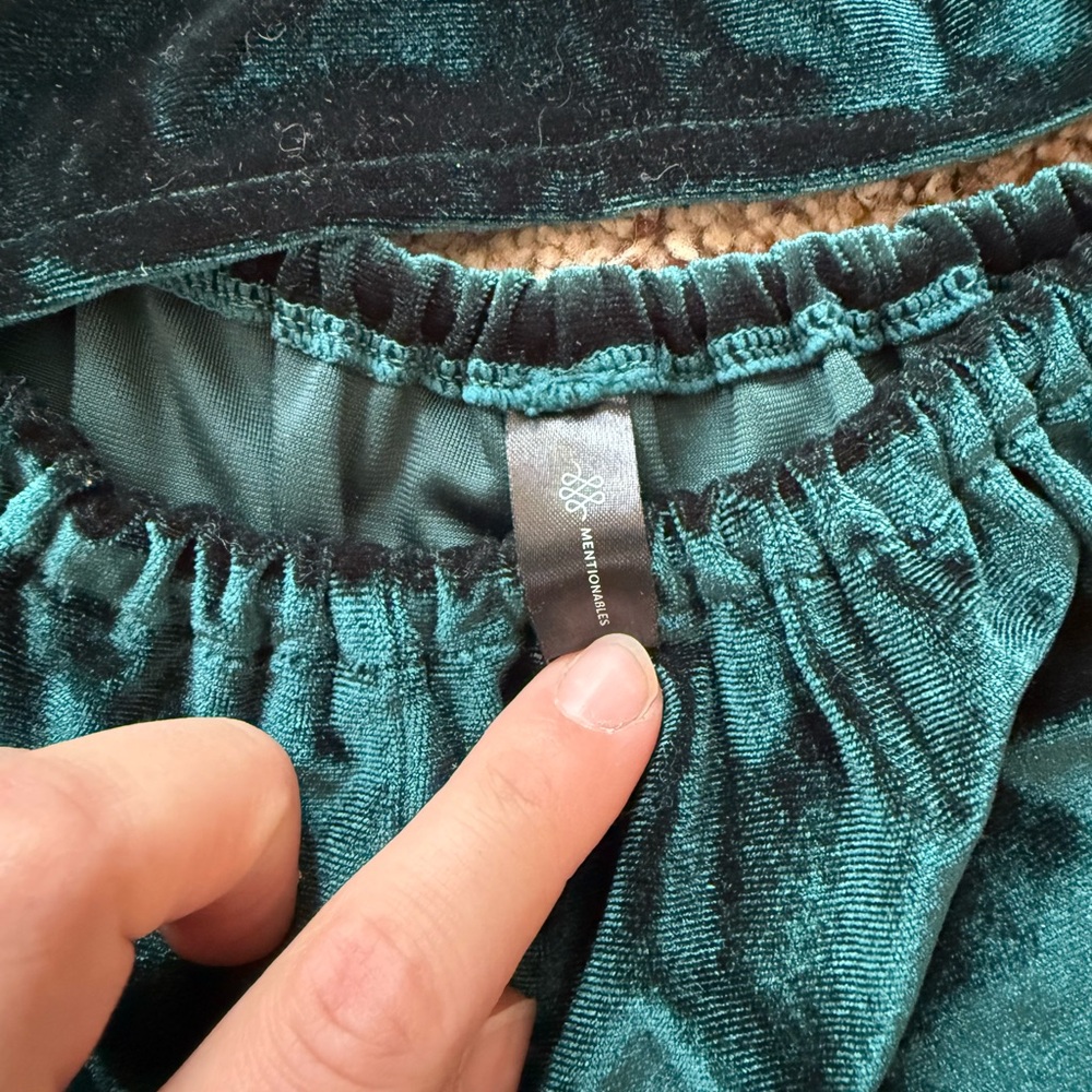 Mentionables | Green Satin Pajama Set with Elegant Ruching | Size Medium - Picture 7 of 12